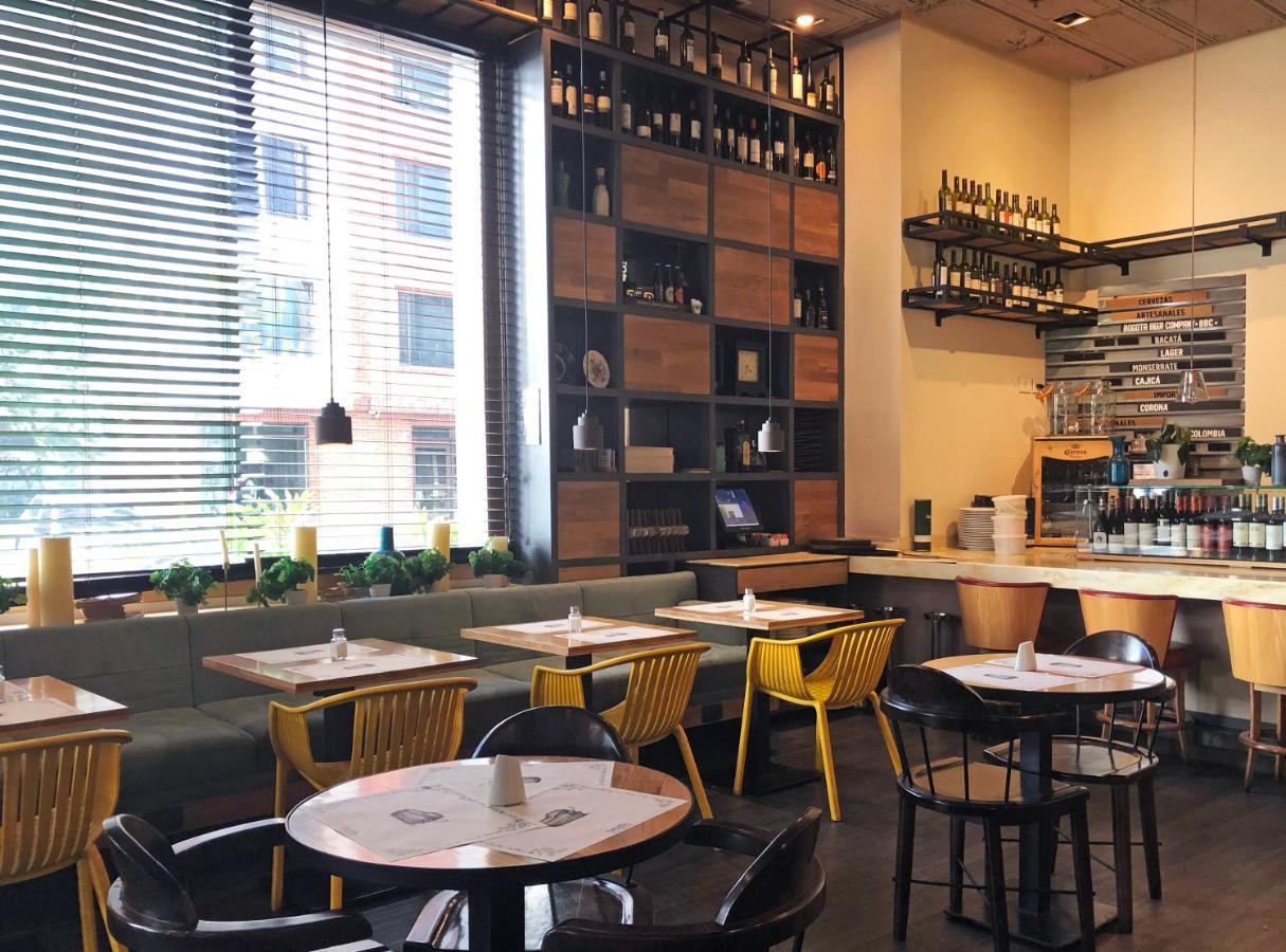 Hotel 100 Luxury Suites By Preferred بوغوتا المظهر الخارجي الصورة Interior of a restaurant in the United States