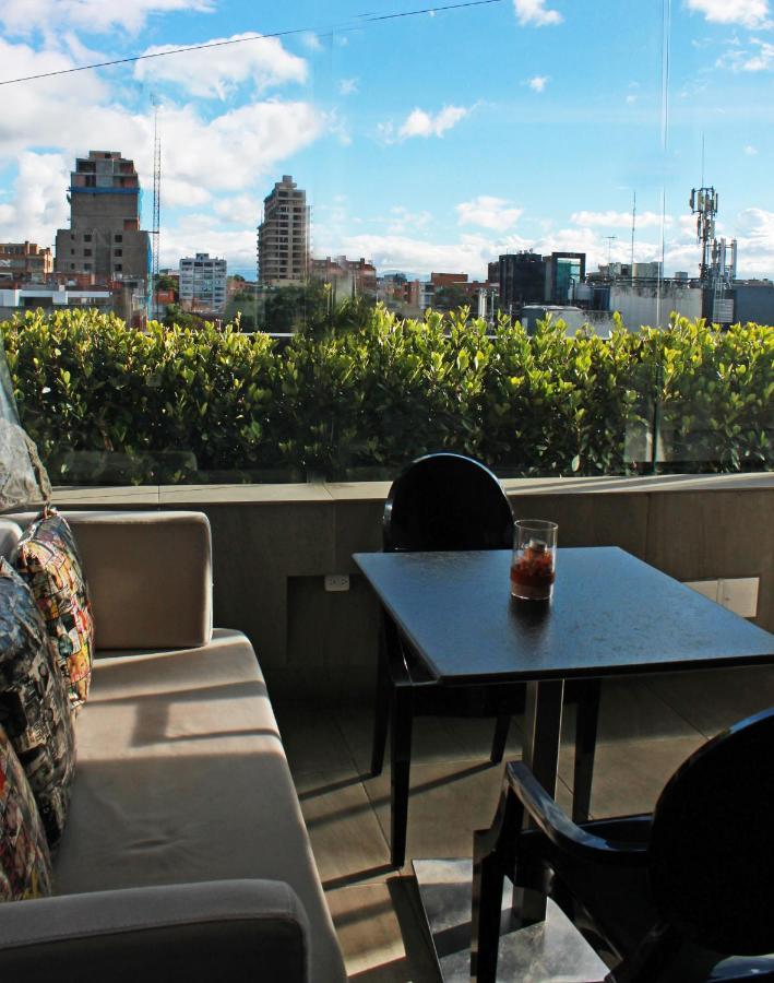 Hotel 100 Luxury Suites By Preferred بوغوتا المظهر الخارجي الصورة A balcony in Mexico City