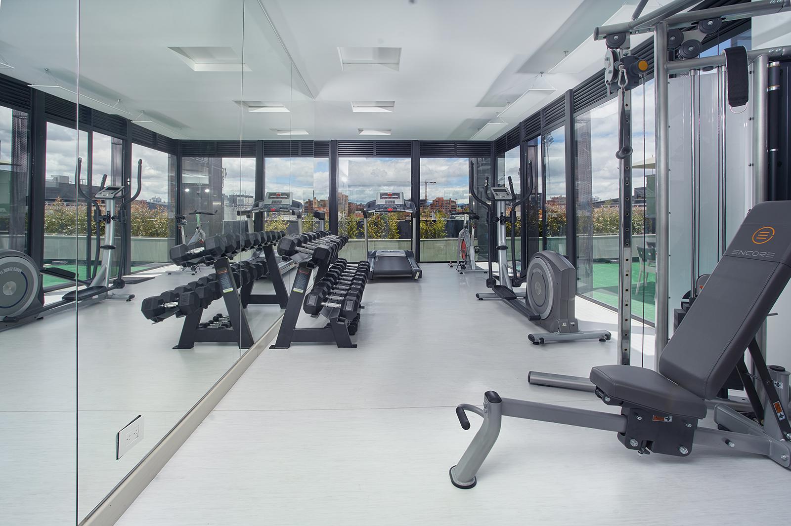 Hotel 100 Luxury Suites By Preferred بوغوتا المظهر الخارجي الصورة The gym at the London Business School