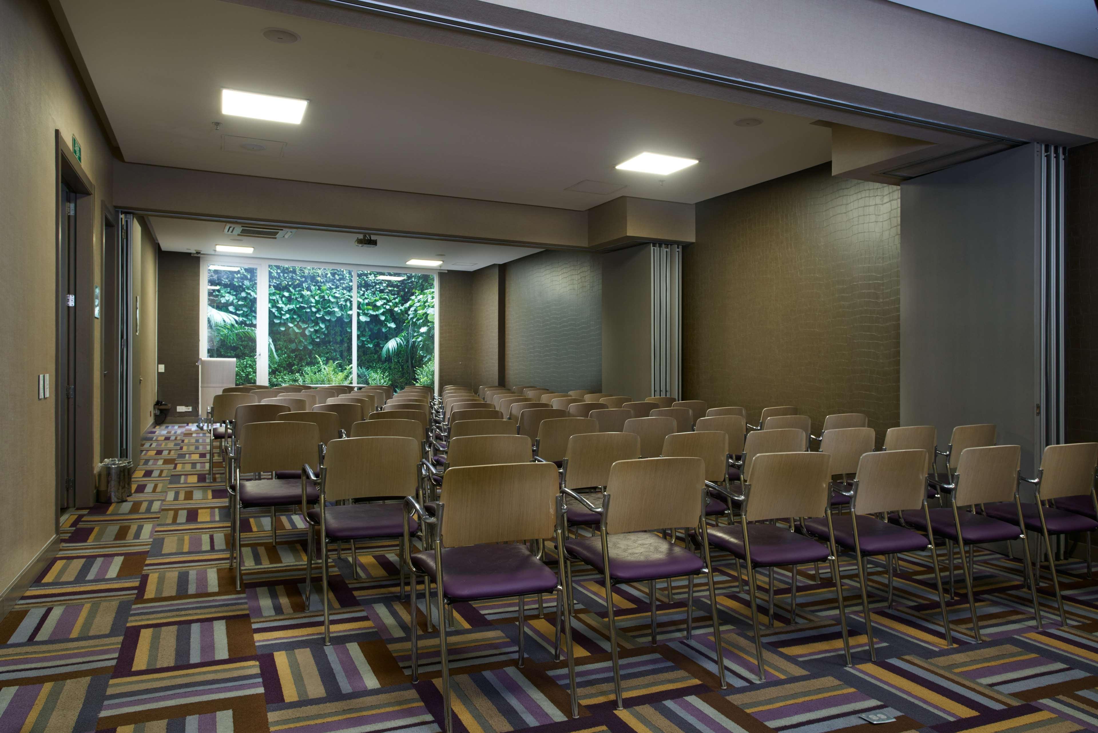 Hotel 100 Luxury Suites By Preferred بوغوتا المظهر الخارجي الصورة A meeting room at the hotel