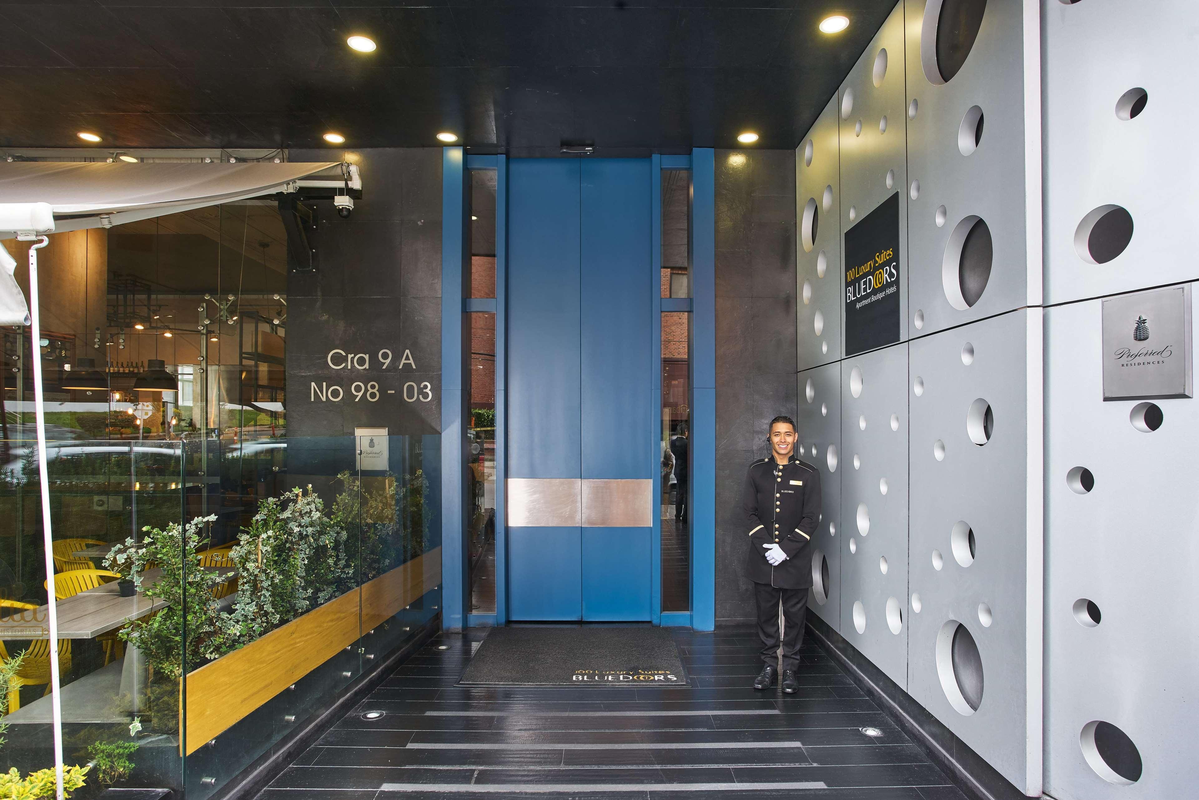 Hotel 100 Luxury Suites By Preferred بوغوتا المظهر الخارجي الصورة Entrance to the hotel