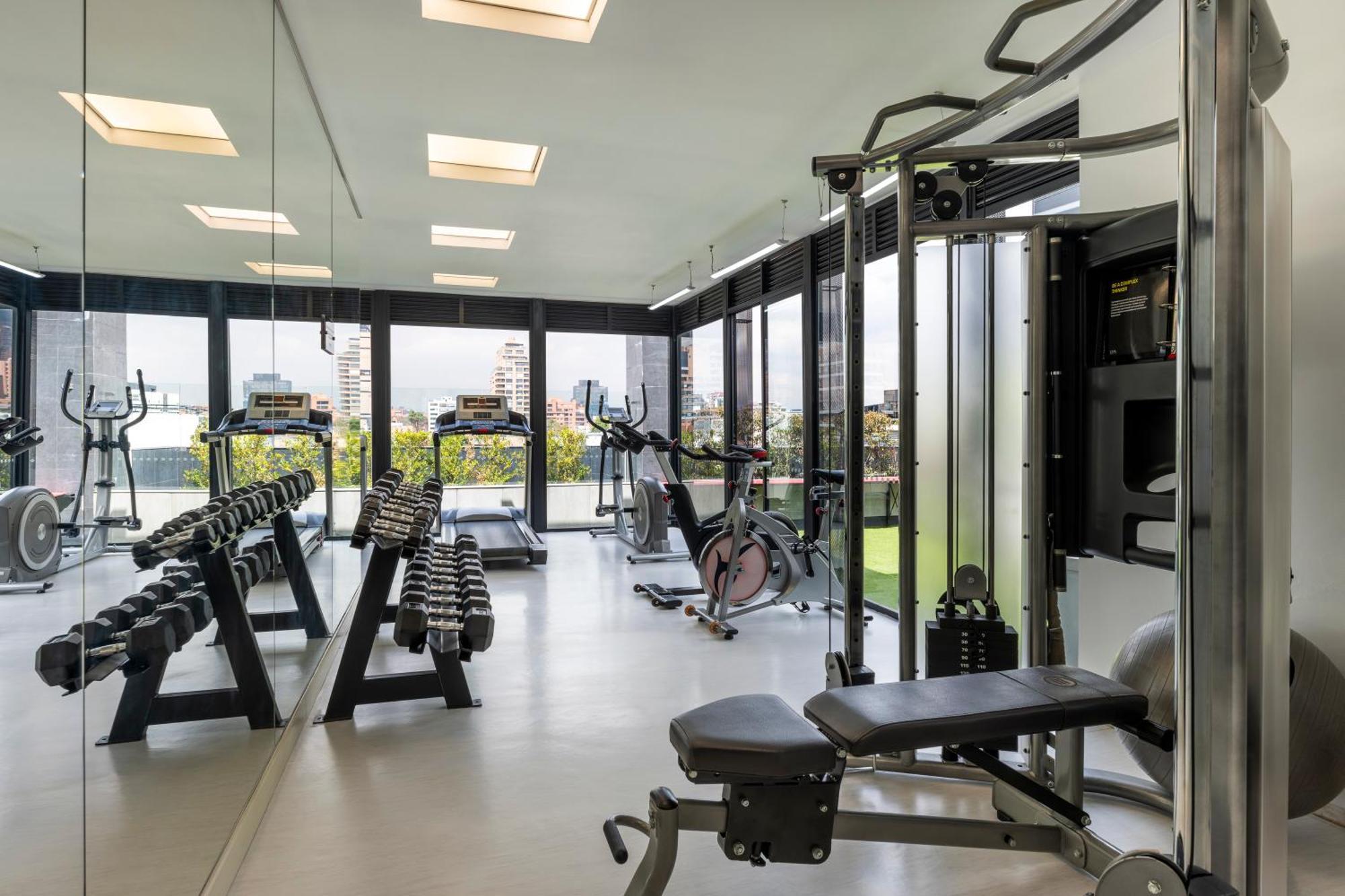 Hotel 100 Luxury Suites By Preferred بوغوتا المظهر الخارجي الصورة The gym at the 100 East 53rd Street building