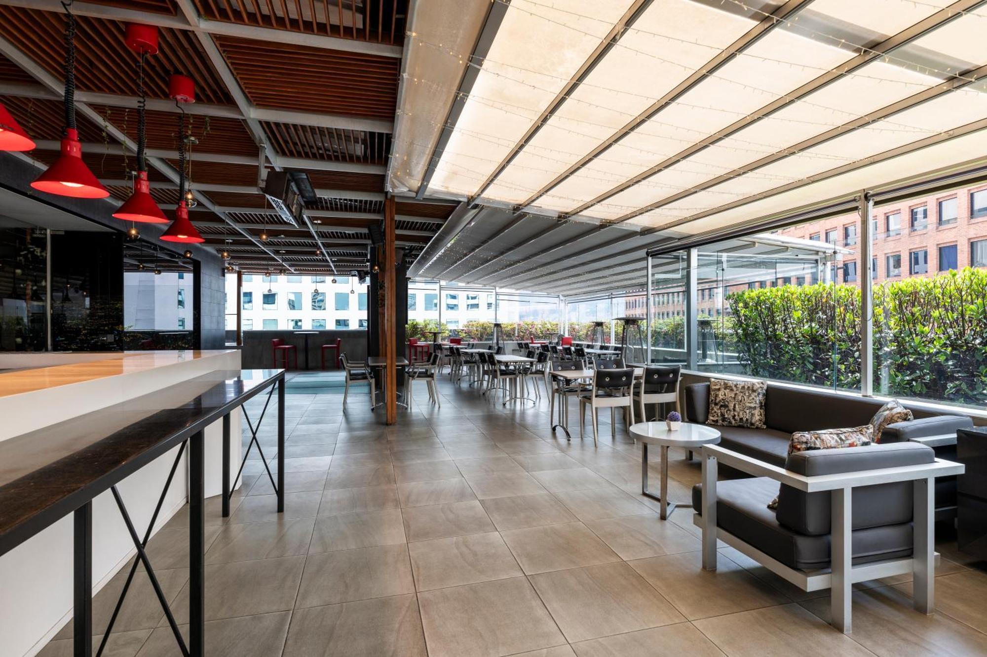 Hotel 100 Luxury Suites By Preferred بوغوتا المظهر الخارجي الصورة The 10th floor of the building