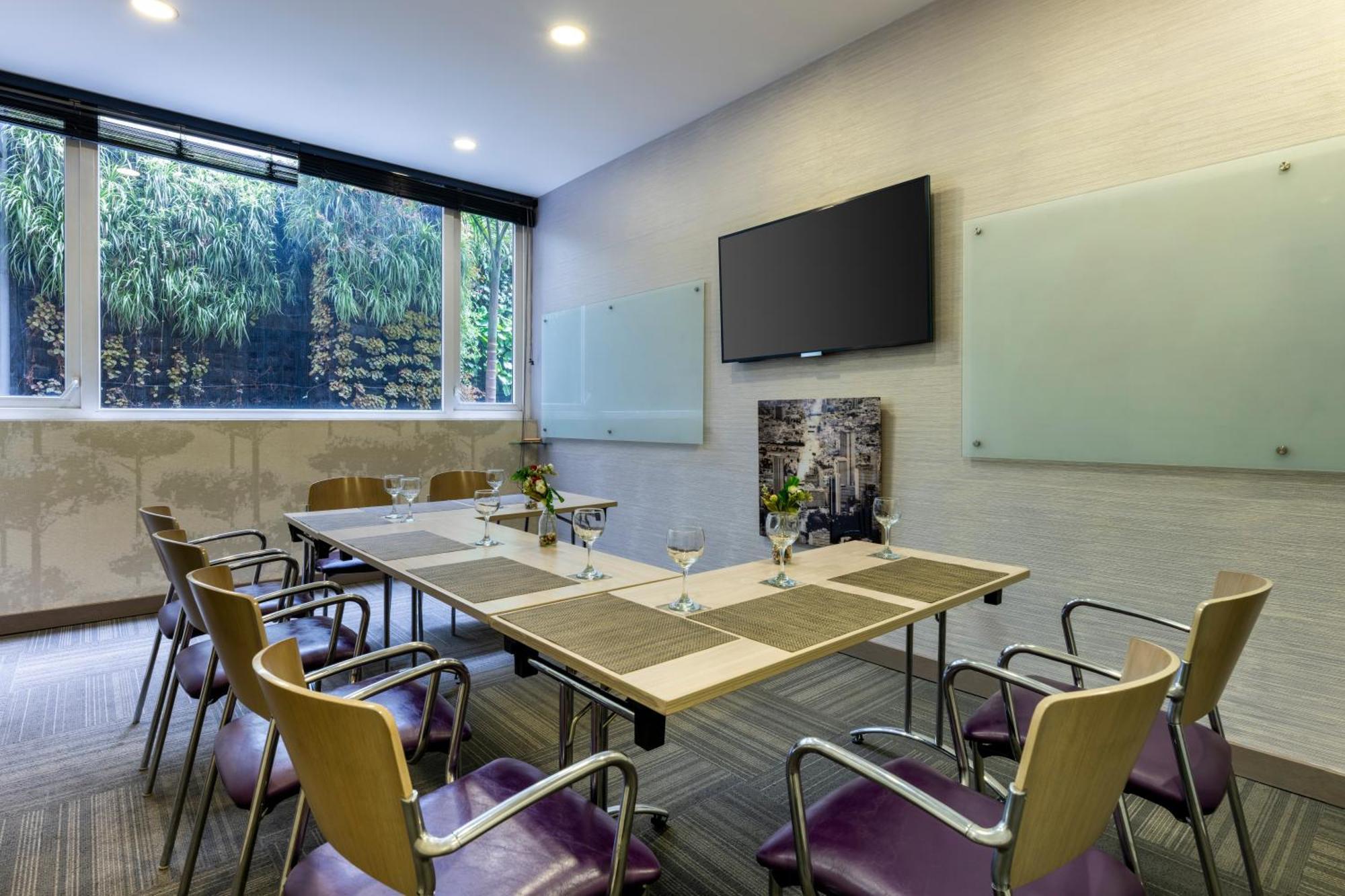 Hotel 100 Luxury Suites By Preferred بوغوتا المظهر الخارجي الصورة Meeting room