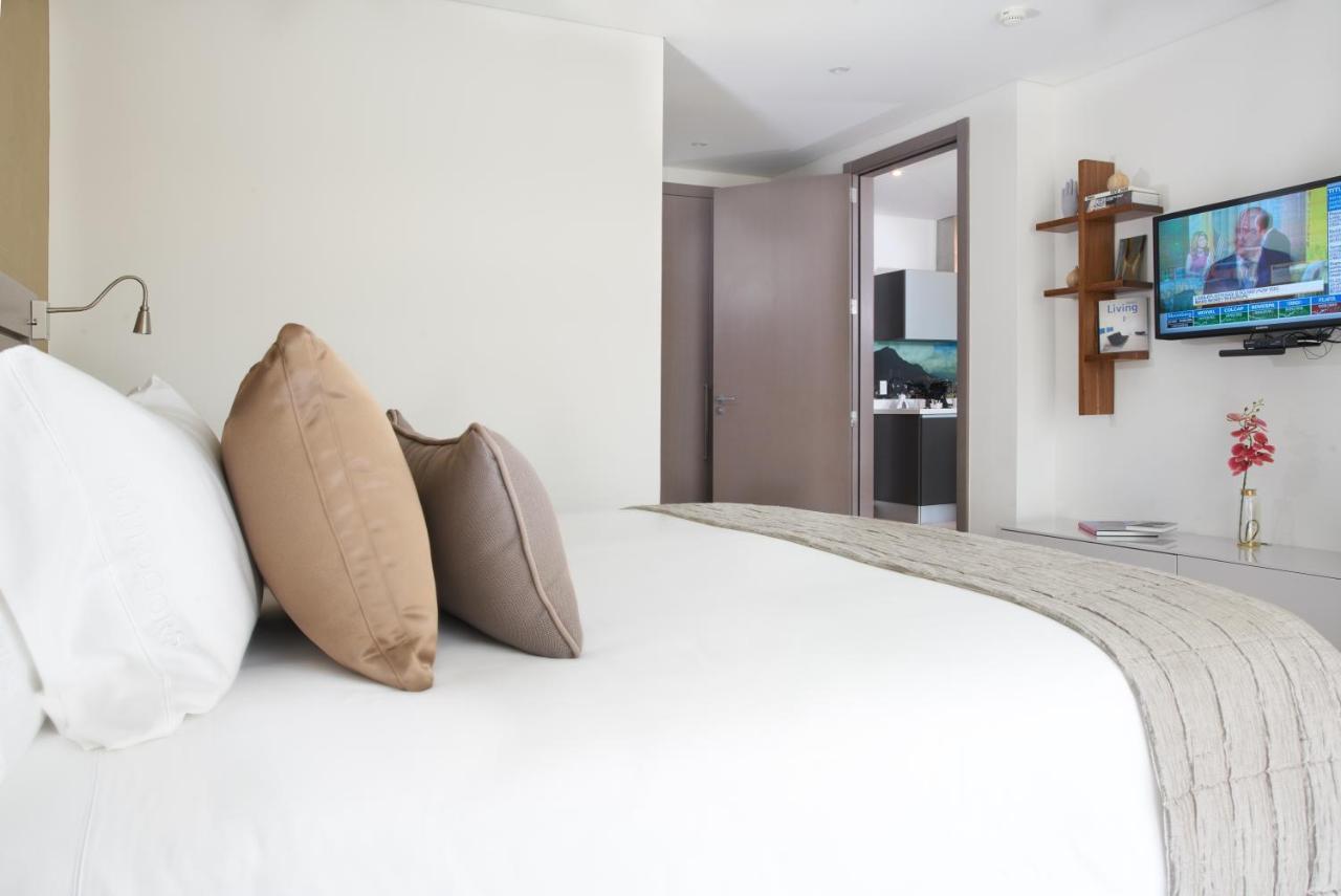 Hotel 100 Luxury Suites By Preferred بوغوتا المظهر الخارجي الصورة A bedroom at the hotel